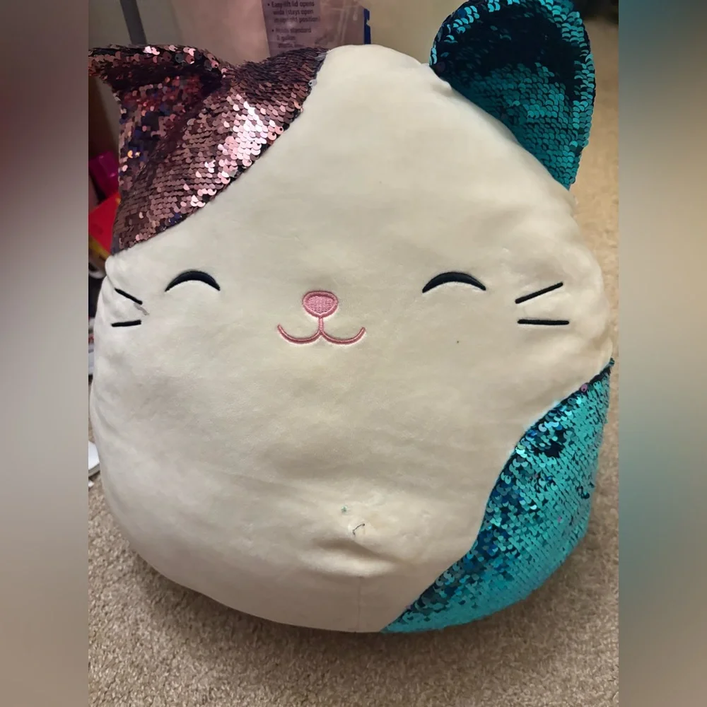 Squishmallows Sequin Cat Bed - Cream and Teal